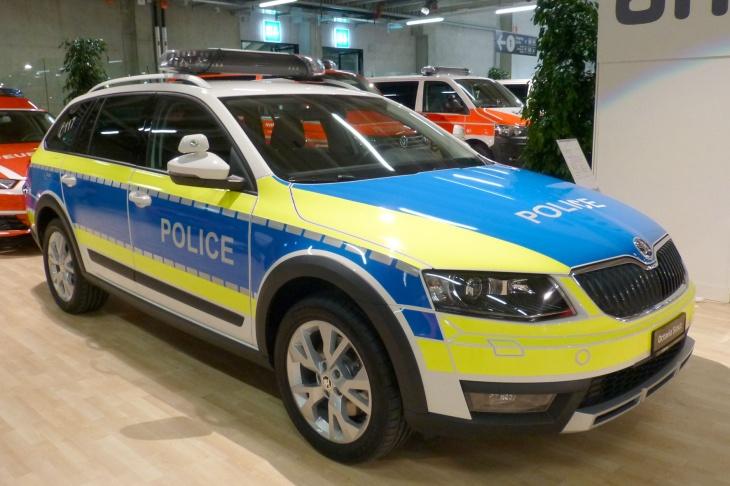 Skoda au service de la police - Page 5 2015-suisse-public-19_1408_1